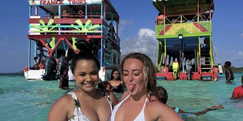 javiscarrental6 glass bottom boat Frankie Tour in Nylon Pool